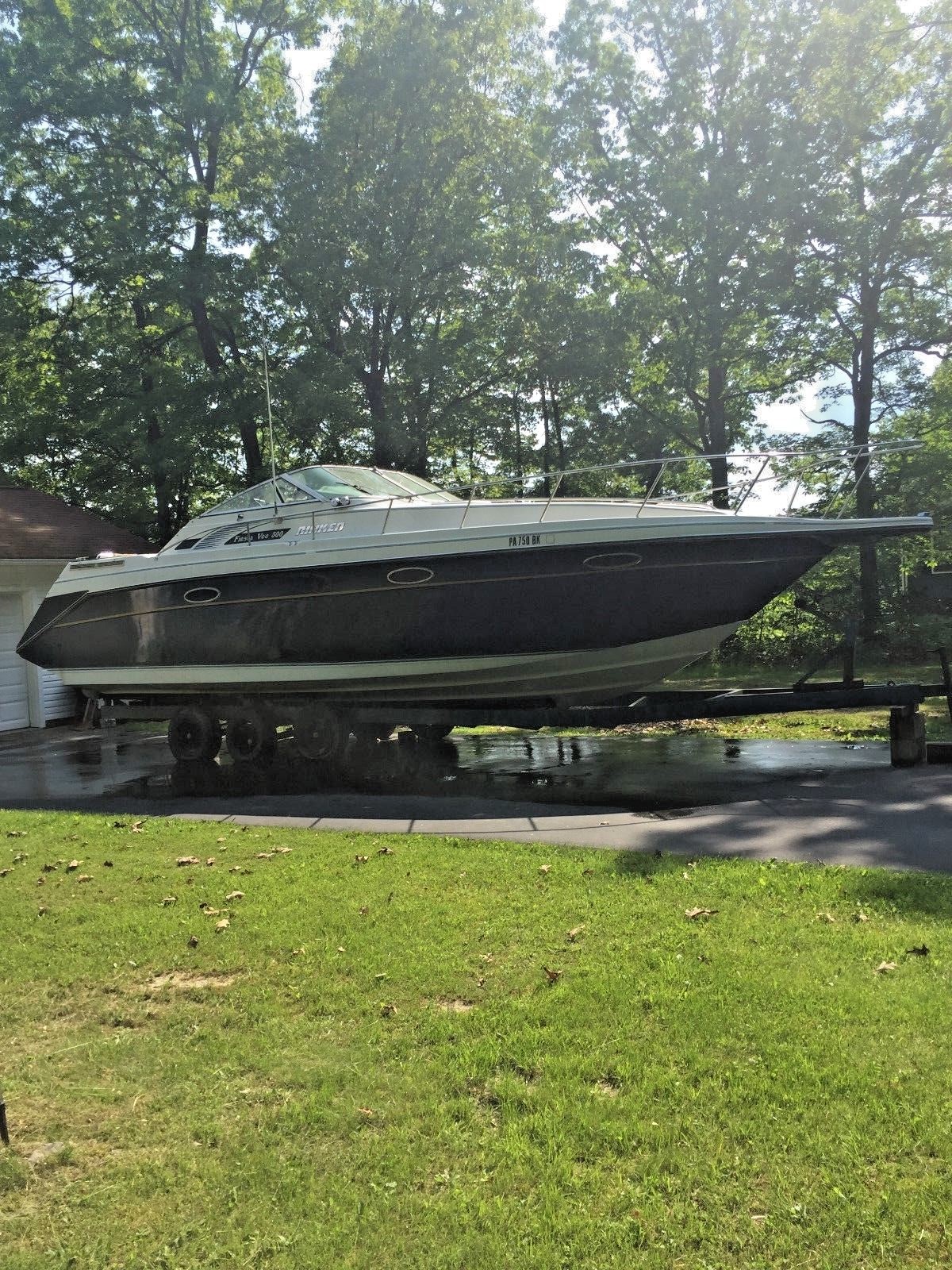 RINKER Fiesta Vee 300 Cruiser Powerboat Boat 34'