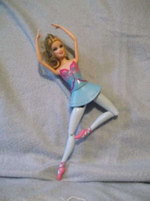 Lot of 3 jointed dance posable Barbie dolls & one mattel mermaid doll -