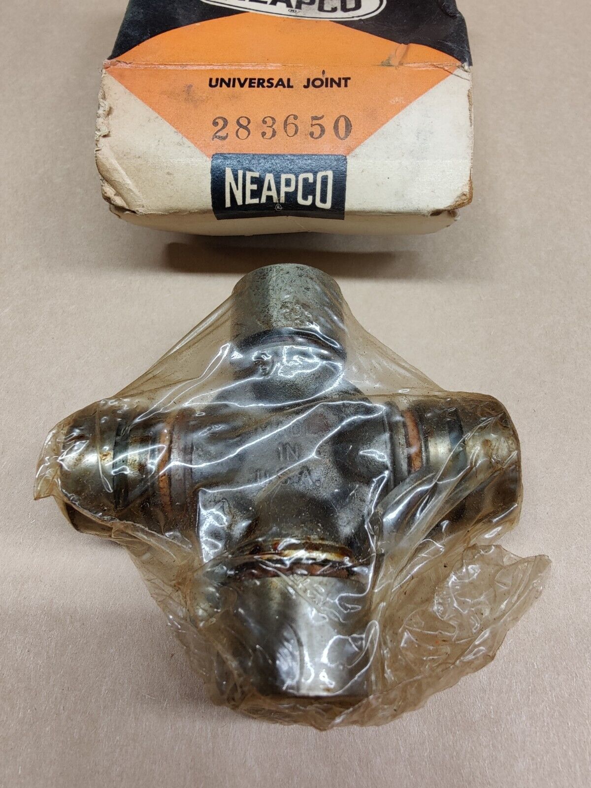 1955-60 Ford 223 292 332 352 V6 V8 universal joint NEAPCO