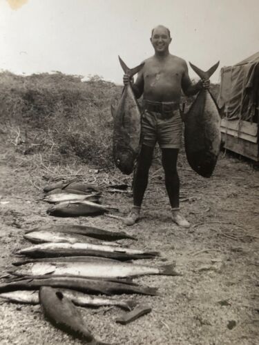 Fishermans Good Catch c1940s WAKE? South Pacific /Hawaii WWII B/W Photo -VINTAGE
