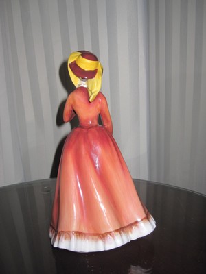 Royal Doulton Figurine *HN2705 **JULIA** BEAUTIFUL
