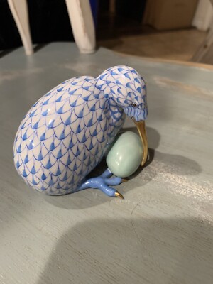 HEREND FISHNET BLUE KIWI BIRD W EGG PORCELAIN FIGURINE 24k GOLD ACCENTS
