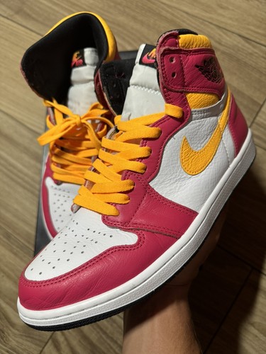 シューズ(男性用) Nike Air Jordan1High OG Light Fusion Red The Air Jordan 1 High OG “Light Fusion Red” isn't for
