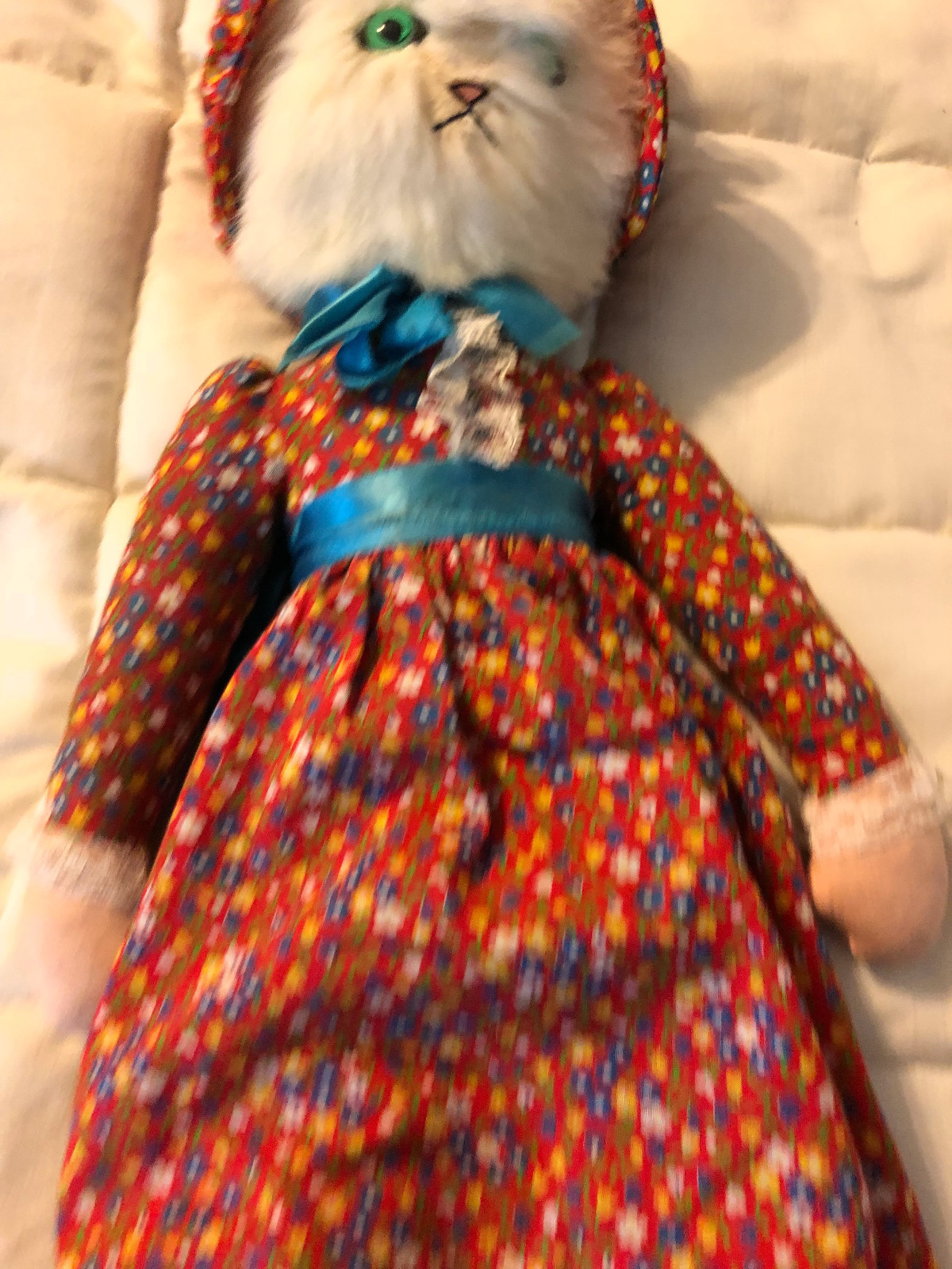 VINTAGE CLOTH FAUX FUR WHITE KITTEN CAT LARGE FLORAL OUTFIT DOLL