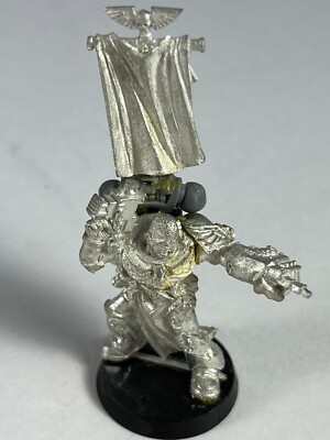 Warhammer 40K Space Marine Sergeant Metal with Power Fist