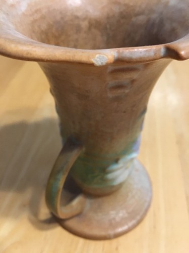 Roseville Pottery tan cosmos flowers vase. Good condition. Small chip on edge.