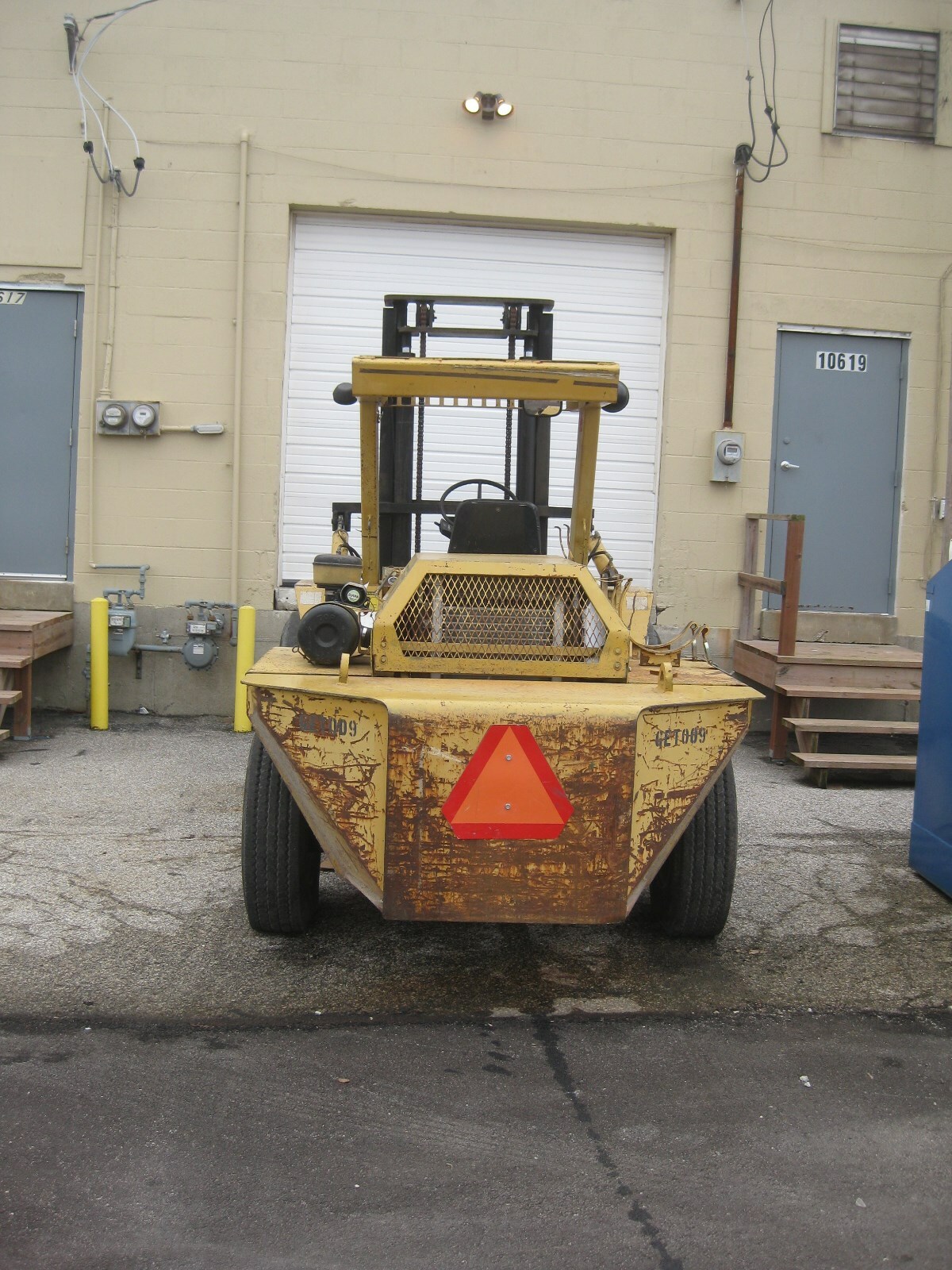 ALL-TERRAIN OUTDOOR FORKLIFT - MASTERCRAFT - 6 FOOT FORKS INCLUDED!