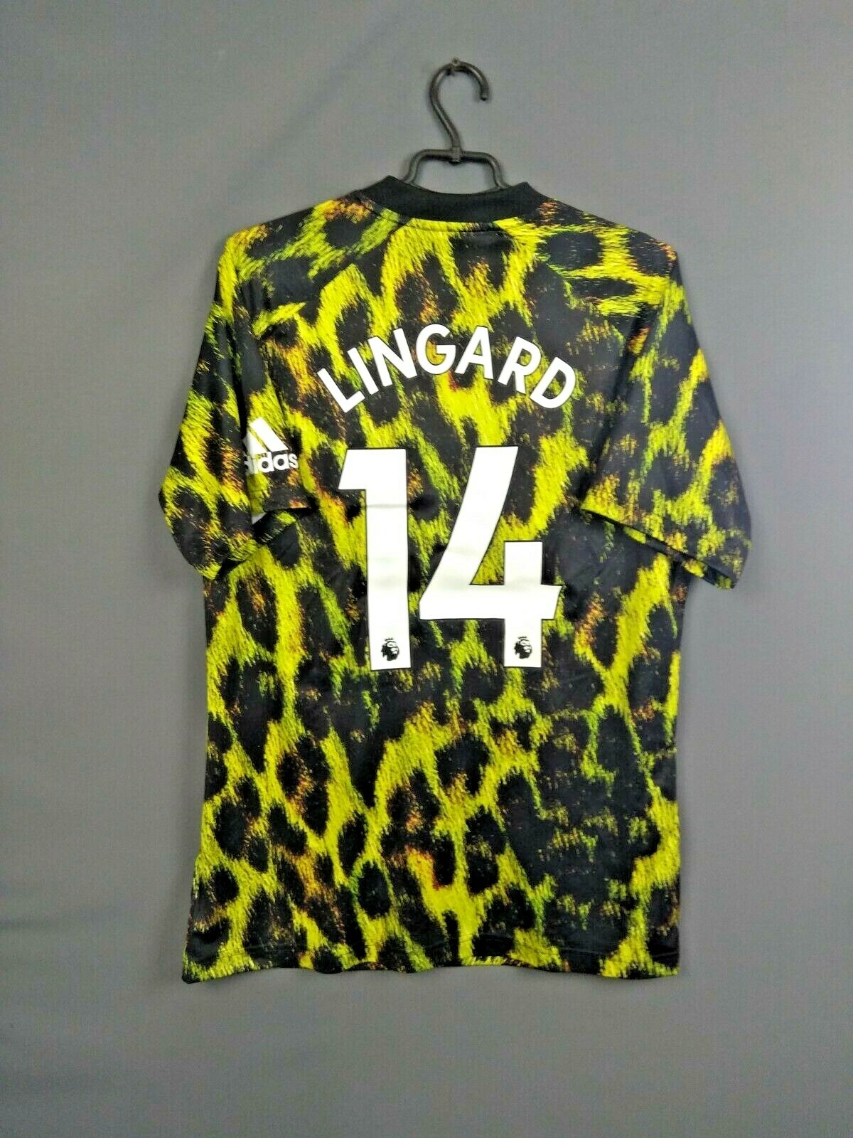 ea man utd shirt