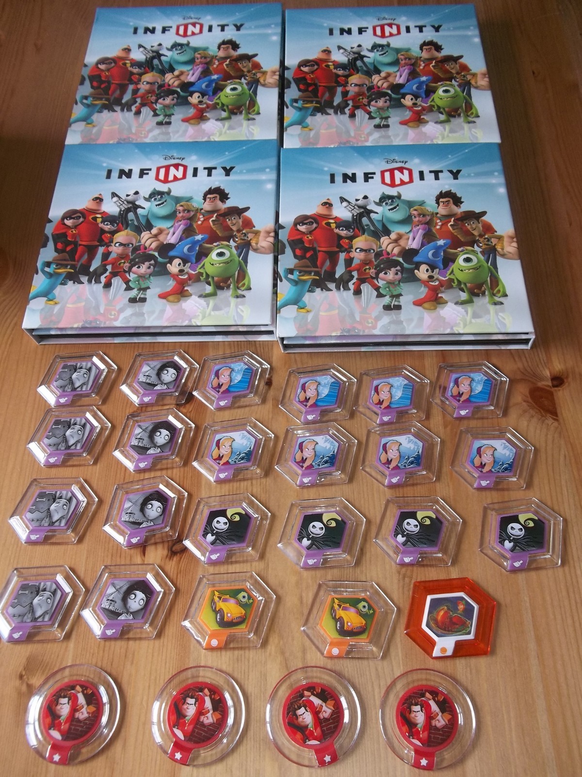 Disney Infinity Lot of over 110 power discs + 8 books + rares Ship worlwide
