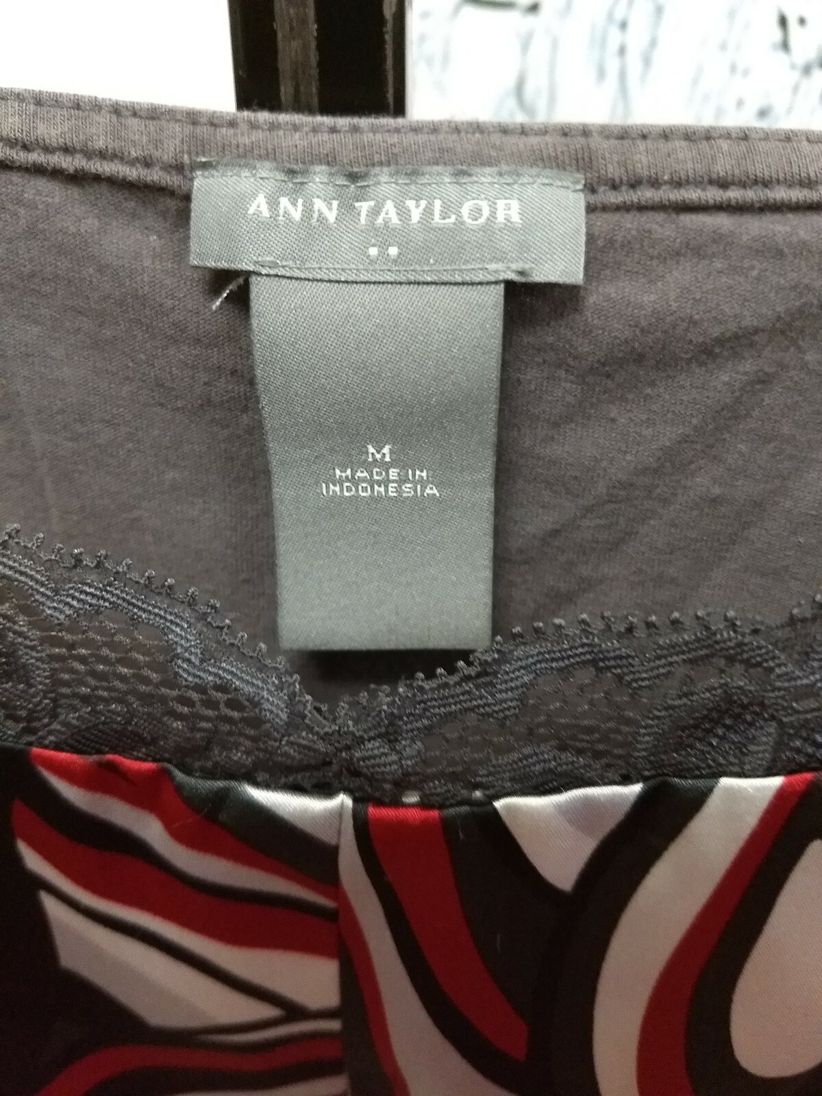 Ann Taylor Women's Size Medium Gray Red White Black Camisole Tank Top Shell