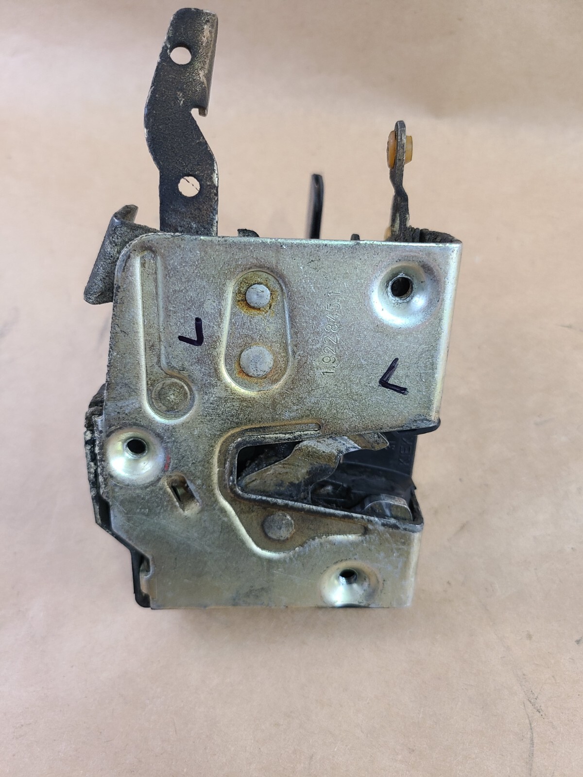 BMW318i2ドアlv-n91 Genuine BMW E30 Front Driver Left Door Latch Lock Mechanism