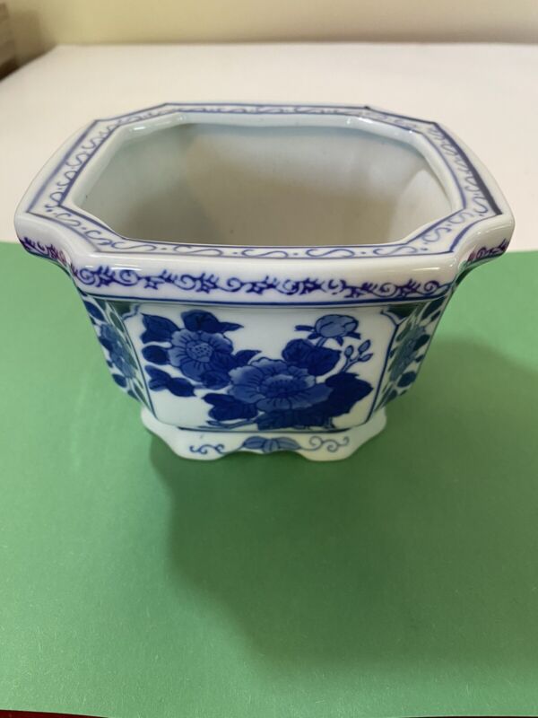 Vintage Blue & White Orchid Pot Chinese Planter. EUC