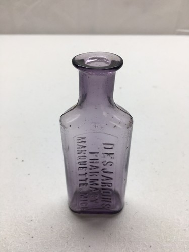 Marquette, Mich. SCA Des Jardens Druggist Drug Store pharmacy bottle  Make offer