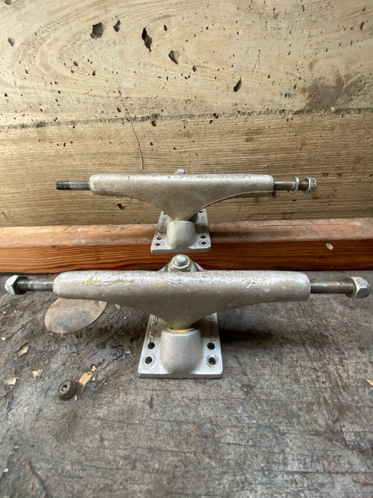 アメリカ製 Sure Grip Invader 700 トラック ビンテージ Sure-Grip Invader 700 Trucks now available at Offset Skate