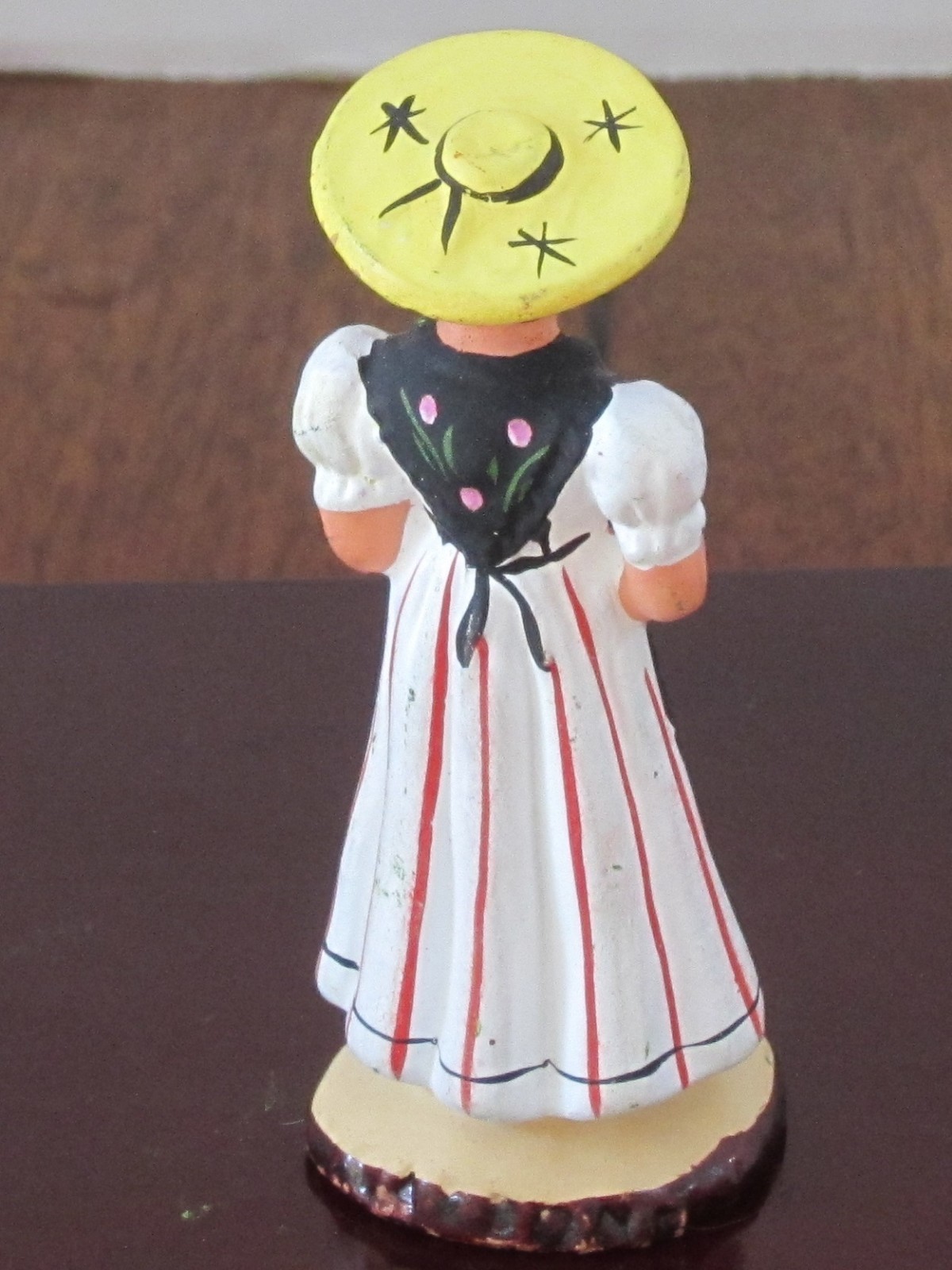 Carbonel French Nativity santon #2 Nicoise - woman from Nice with flower bouquet