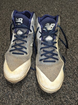 mens size 9 baseball cleats