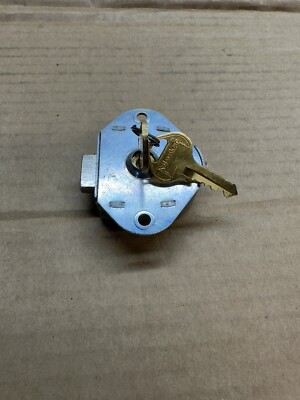 Master Lock 1710 Keyed LOCKER LOCK with 2 Keys Unique To This Lock- Brand New
