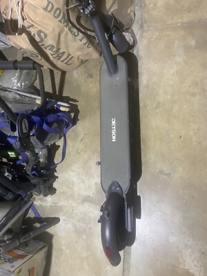 Jetson Quest 250W Electric Scooter - Black