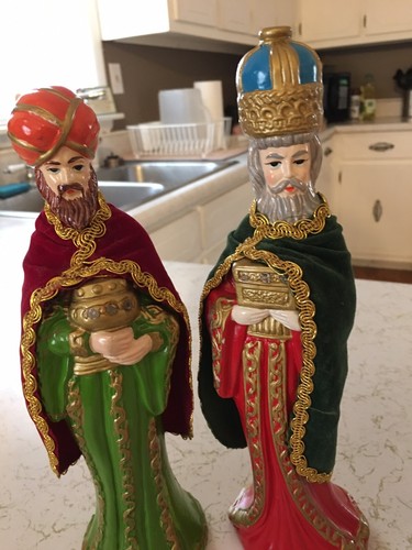 Vintage Chalkware Three Wisemen Made In Japan Velvet Capes