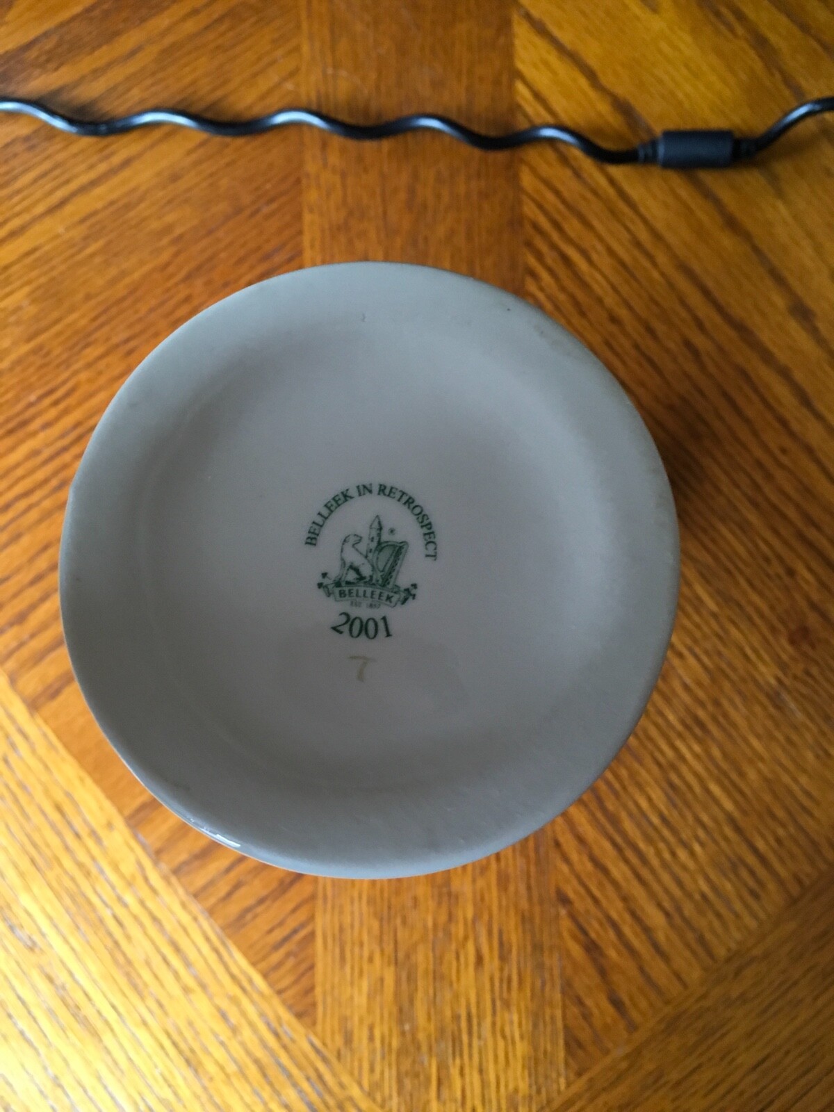 Vintage Belleek in Retrospect 2001 Ireland Shamrock Vase #7 EUC (umct)