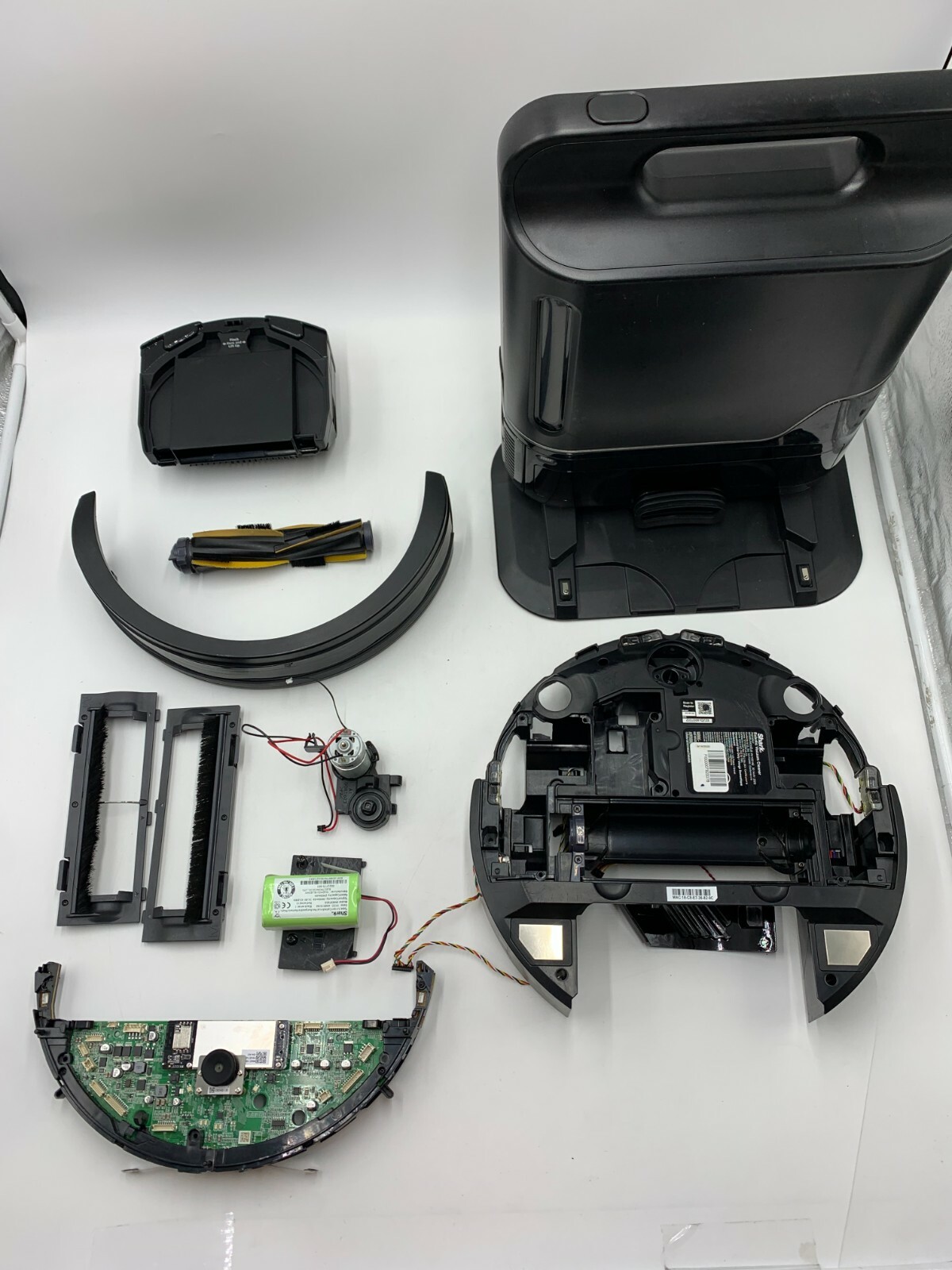 Shark IQ Robot maintenance parts vs Roomba 676 maintenance parts
