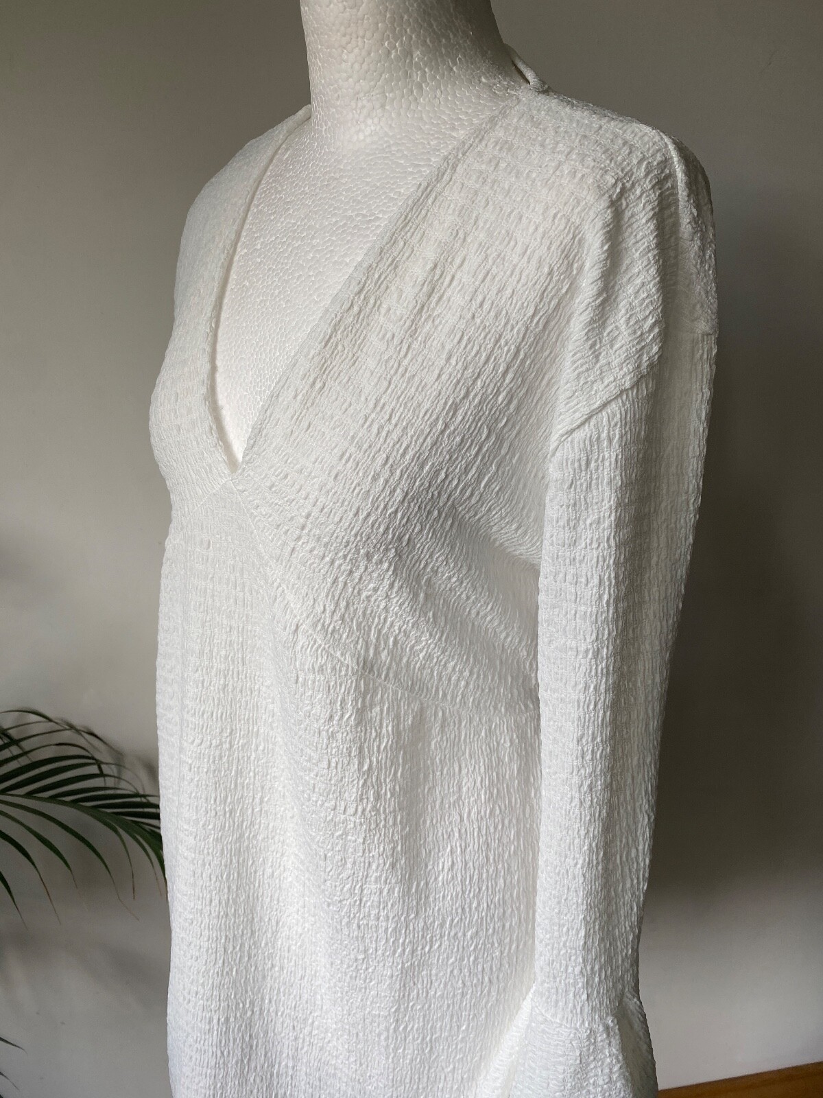 I Saw It first White Plunge Neck Skater Dress Size 6 Oversized  - Picture 3 of 4