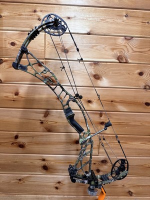 Hoyt Axius Ultra Compound Bow 27 30 Draw 60 70lb RH Cam 2 Under
