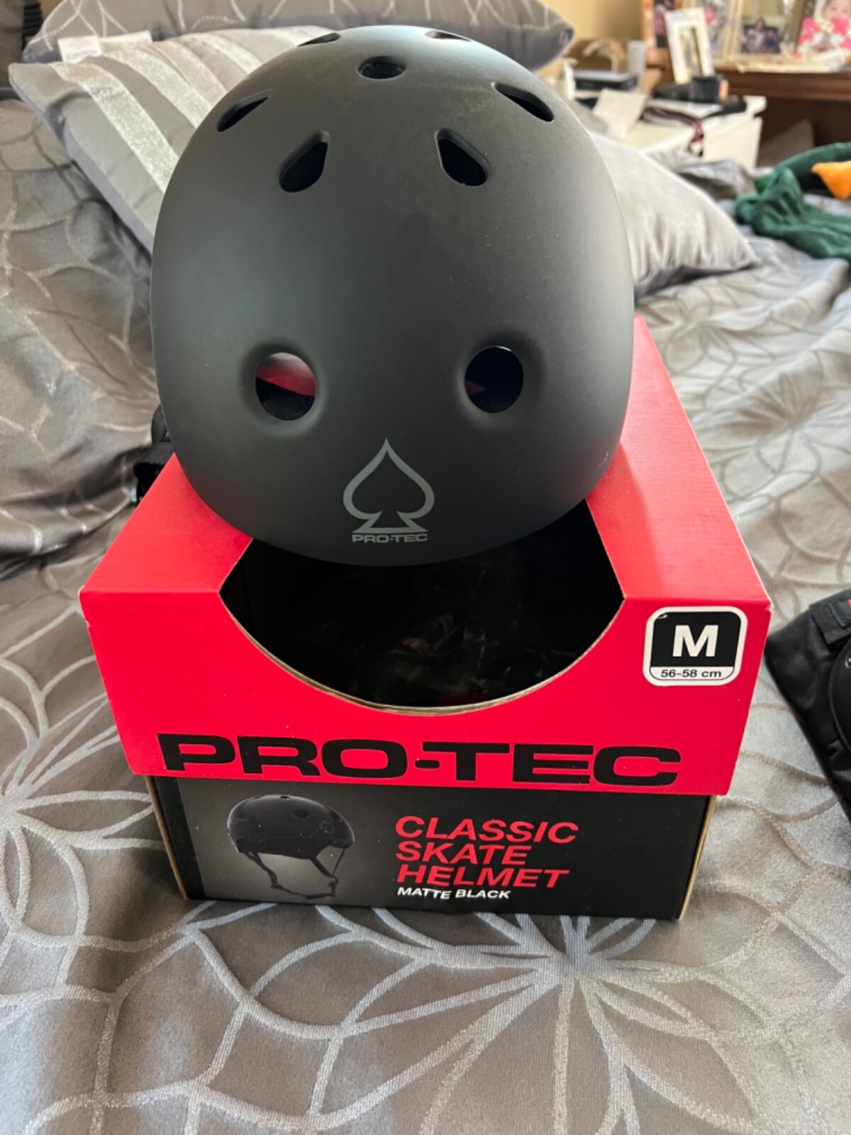 Pro-tec BRAND NEW Adult Classic Skate Helmet Black Size M