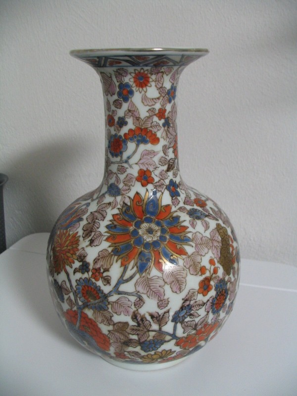 Chinese Porcelain Ya Wan Zhen Cang  Handgemalt H.23,5cm Vergoldet