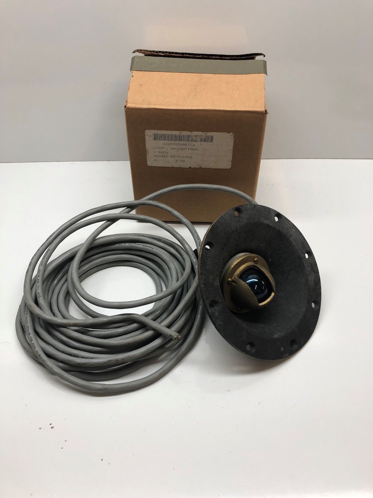 MARINE NAVIGATIONAL LIGHT