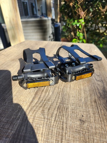 Pedals with toe clips New!