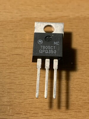 MOTOROLA MC7805CT Standard Regulator 5V 1A 3-Pin(3+Tab) TO-220.