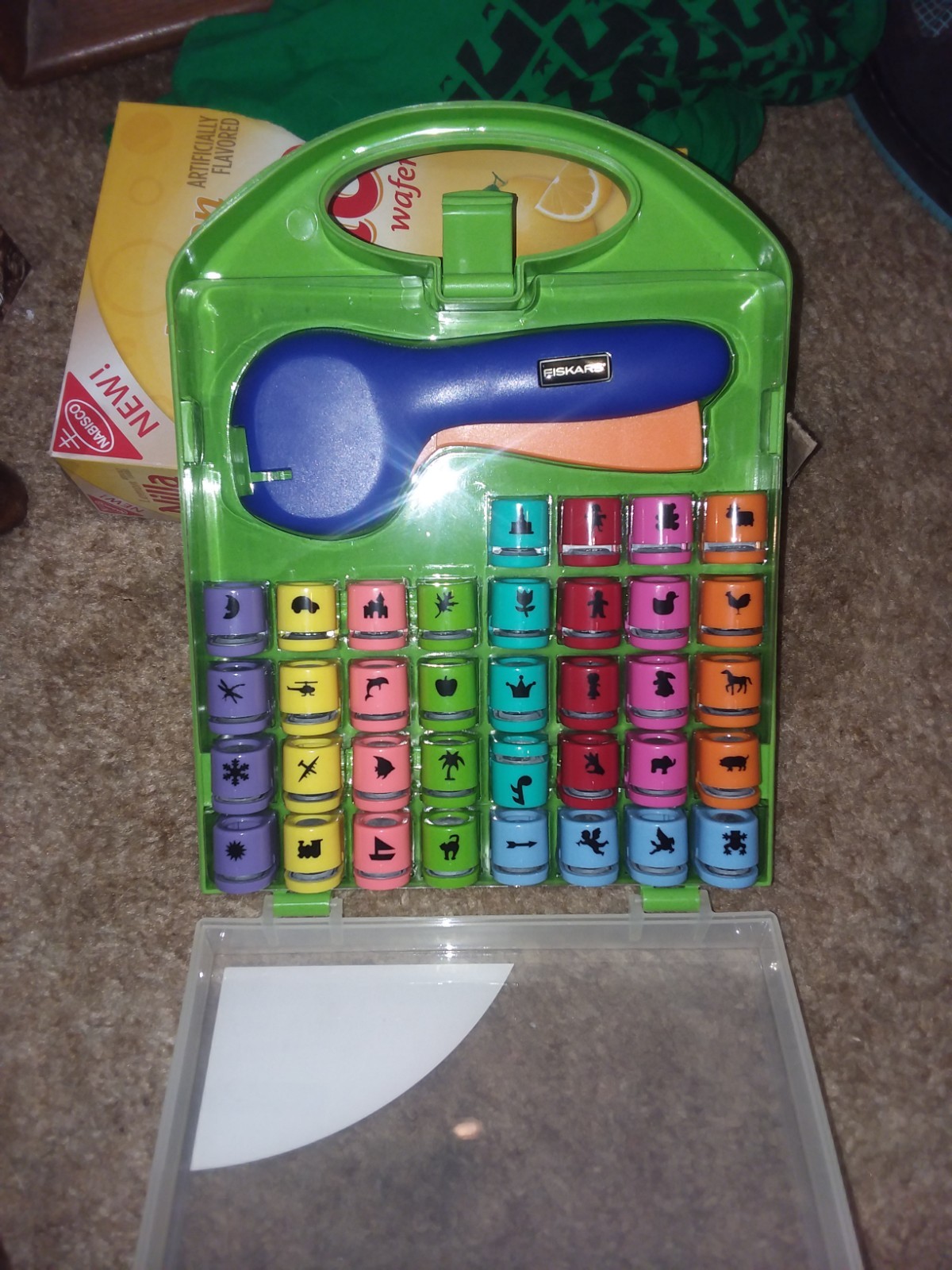 Fiskars Teeny Tiny Cassette Punch Set, 36 Interchangeable Dies & 1 Punch Handle