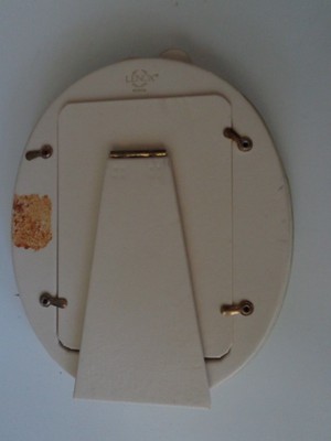 LENOX OVAL FRAME WITH LILY FLOWERS 7 1/2