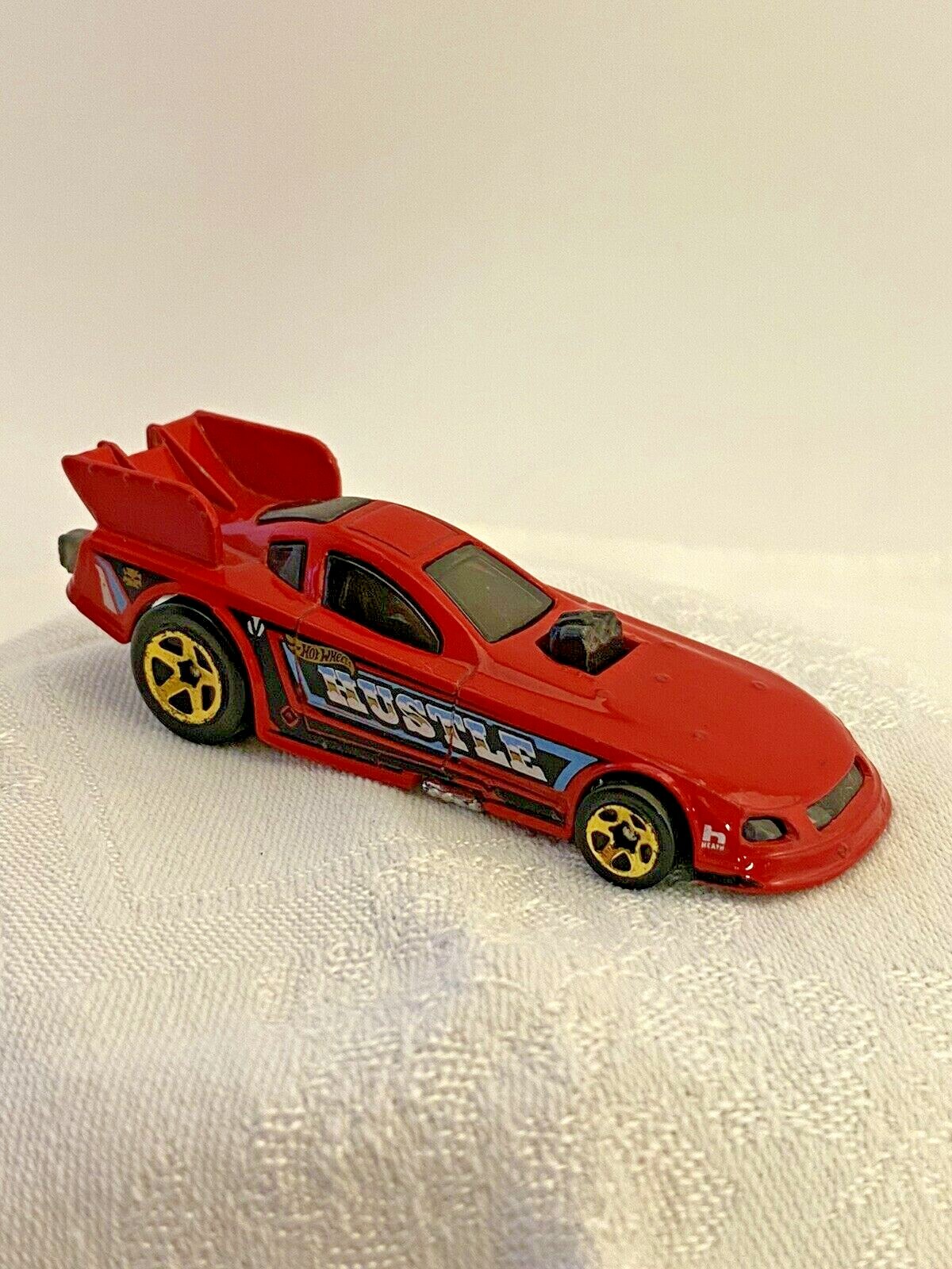 Hot Wheels T9976 10' FORD MUSTANG FUNNY CAR - Red - HUSTLE