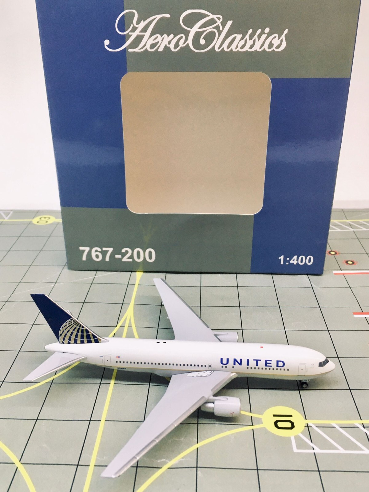 BOEING 767-400 continental　1/200 ScaleModelStore.com :: JC Wings 1:400 - LH4370 - Continental