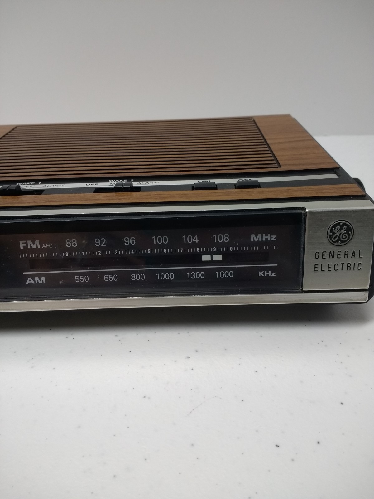 Retro GE General electric radio alarm clock 7 4636d battery backup 2 wake times