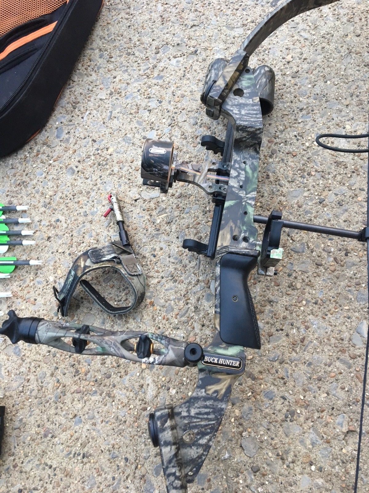 Parker Buck Hunter Right-Handed Compound Hunting Bow kit with lots of extras!!!