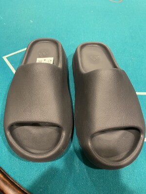 Yeezy Slides Onyx size 9