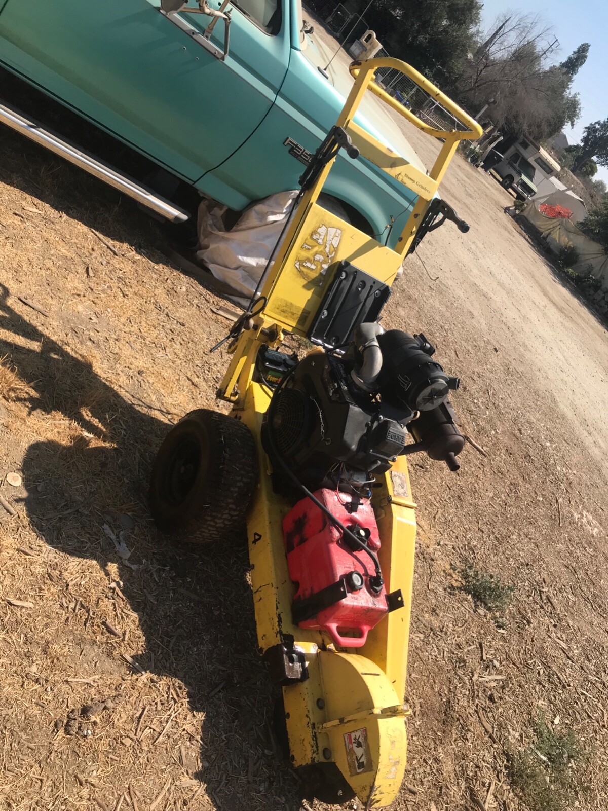 stump grinder beeline stump cutter. Kohler 25hp engine. Greenteeth 700 series