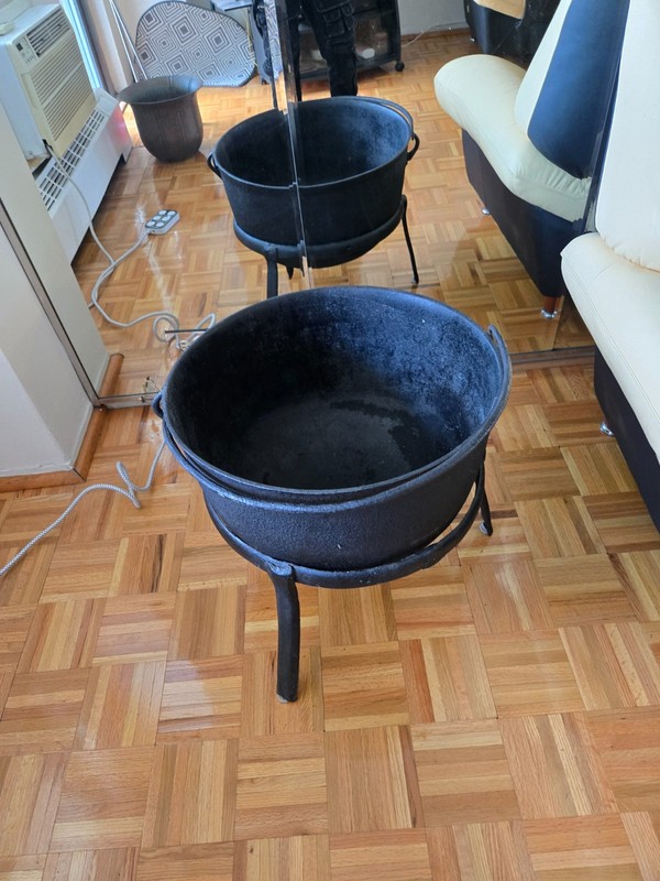 ANTIQUE LARGE CAST IRON CAULDRON WITH STAND NOT REPRODUCTION