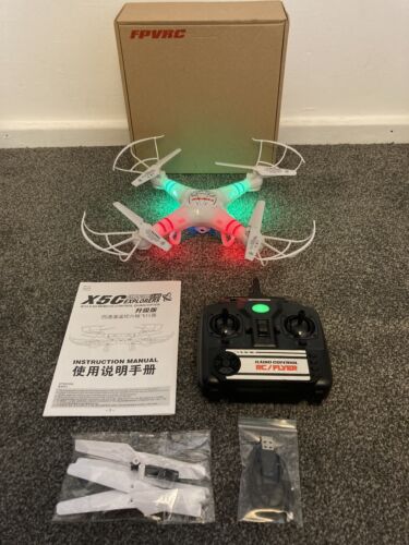 QUADCOPTER / DRONE w/ camera & spares. Hardly used 