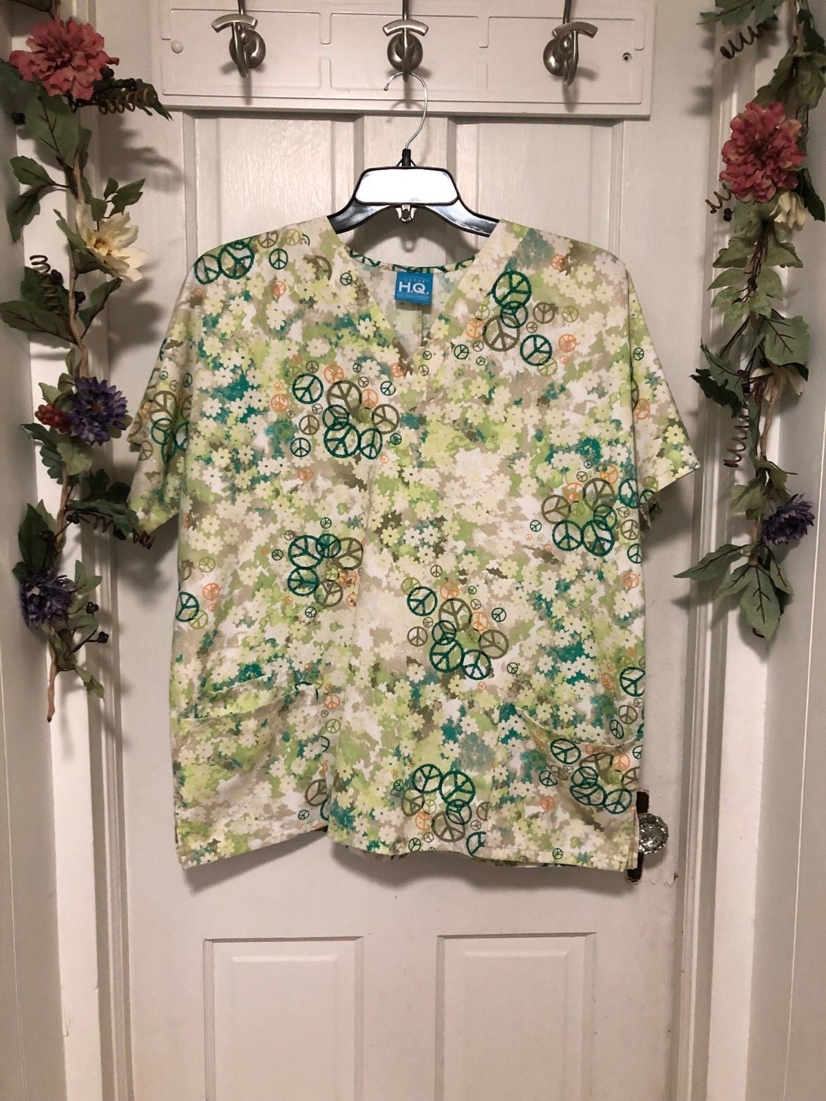 H.Q. Women's Scrub Top Short Sleeve Green, Tan Peace Sign Cotton Blend Size L
