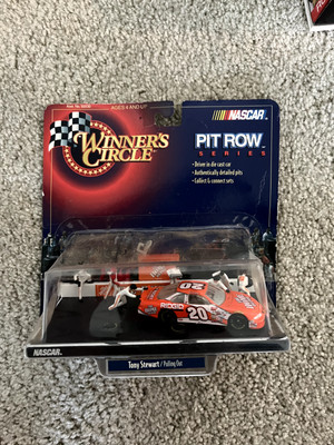 1999 Tony Stewart Winner's Circle #20 Pit Row Series 1/64 Car & Crew Rookie Year