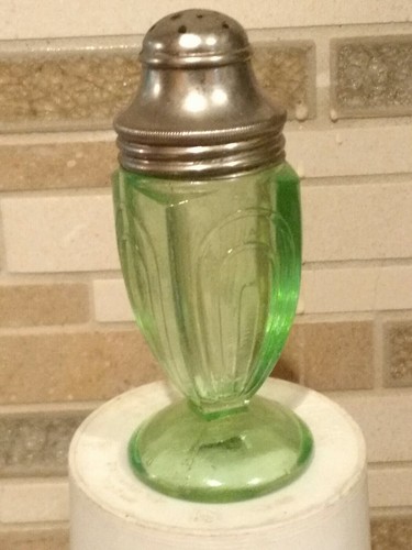 VINTAGE HAZEL ATLAS Green Uranium Vaseline Glass Shaker Panel