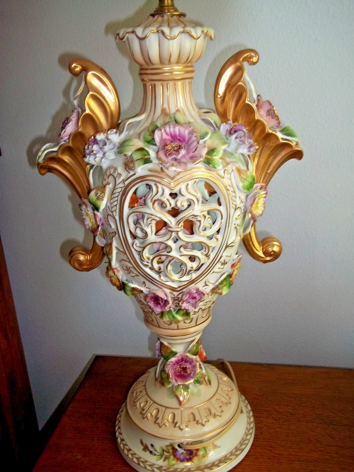 Beautiful Antique Floral Gold Guild Victorian Look 25 In High Lamp