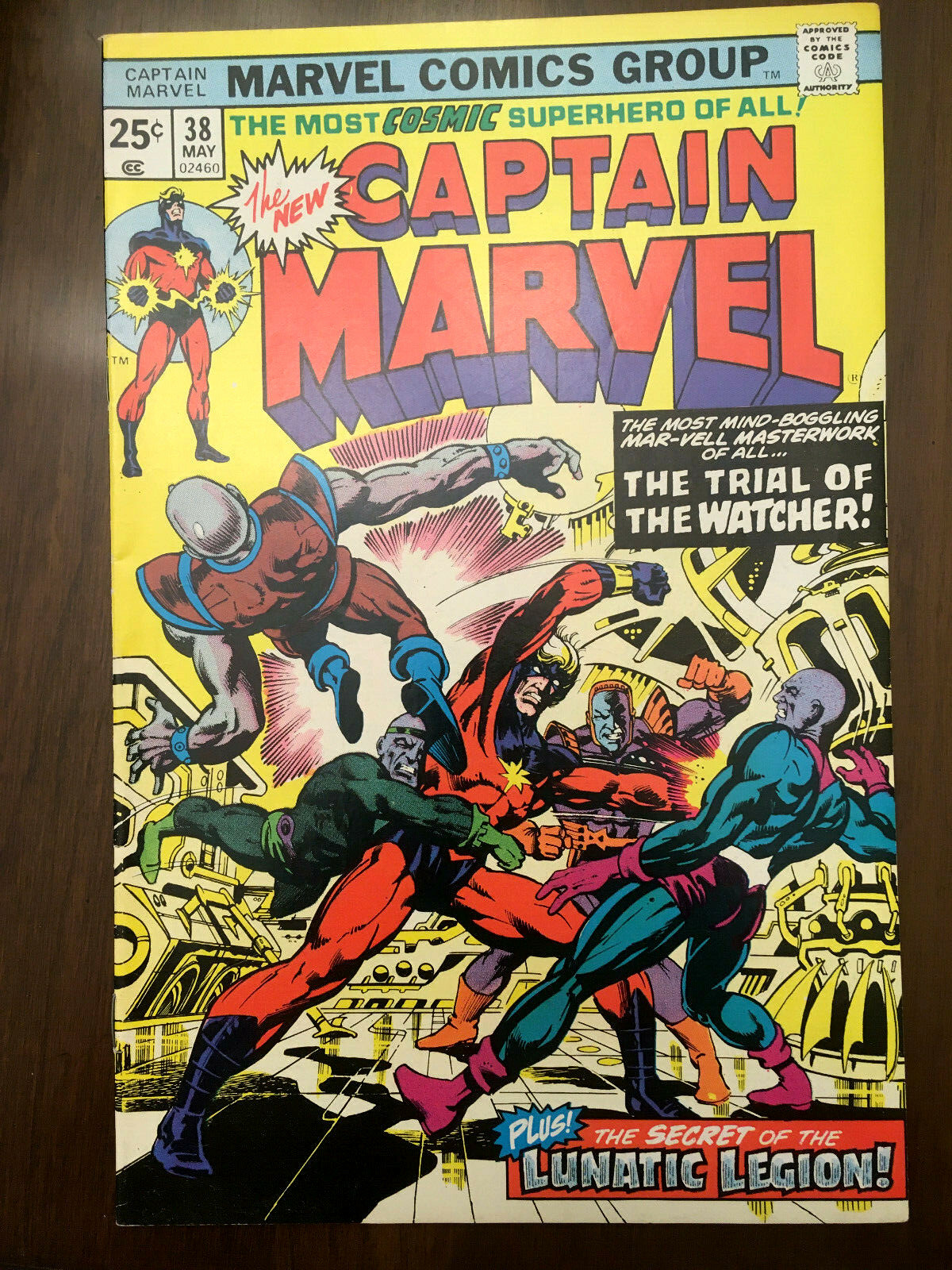 captain marvel 雑誌 CAPTAIN MARVEL #38 Marvel Comics (1975) TRIAL OF THE WATCHER