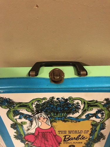 THE WORLD OF BARBIE DOLL CASE NO 1002 BLUE VINTAGE 1968 CARRYING CASE MATEL