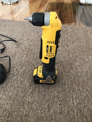 Dewalt DCD740 Cordless Angle 3/8 20V Drill, (1) DCB205 5.0 AH Battery, Charger