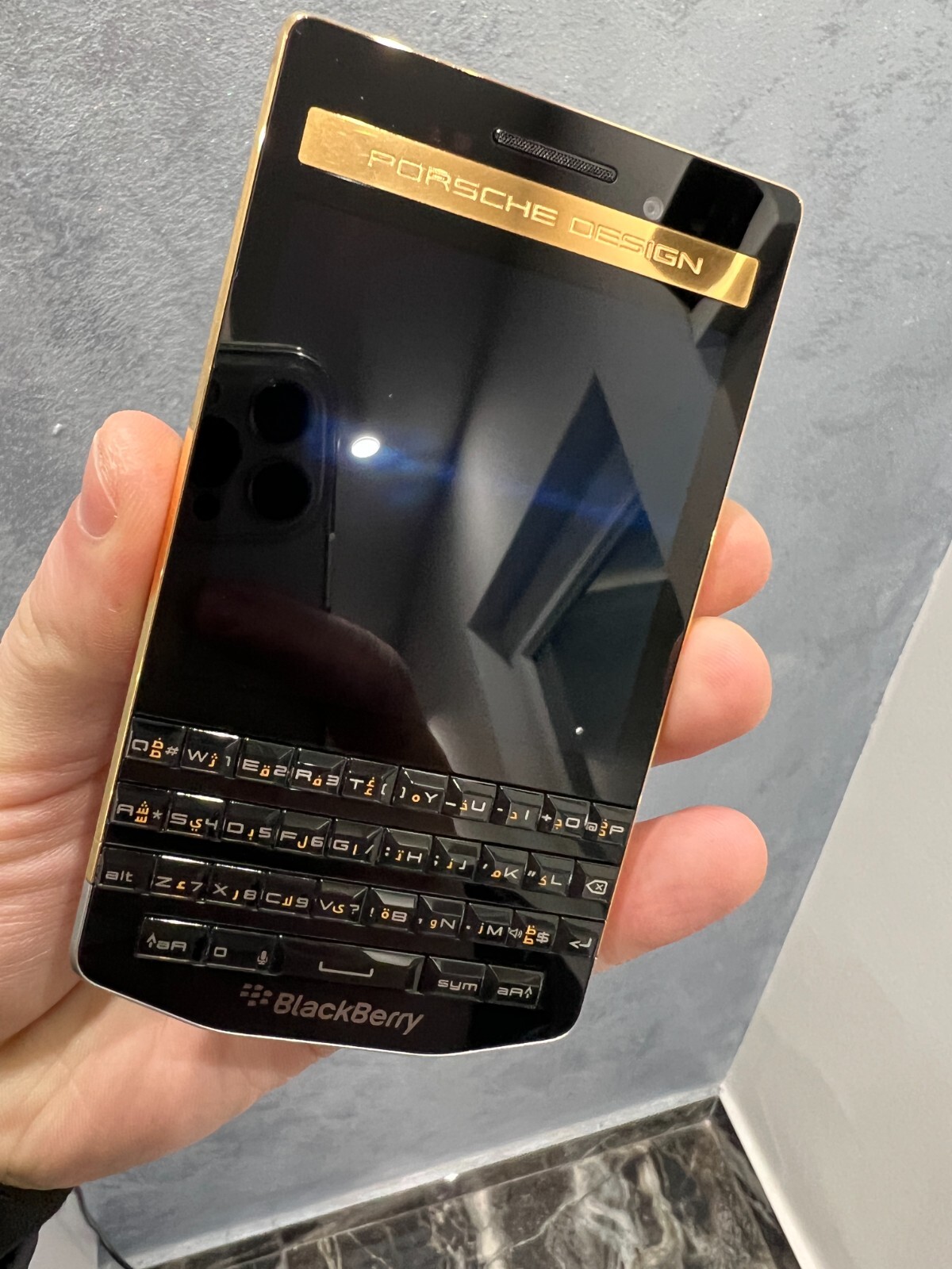 BlackBerry - blackberry P9983 ブラックベリー　ポルシェデザイン ポルシェがデザインした『BlackBerry』 | WIRED.jp